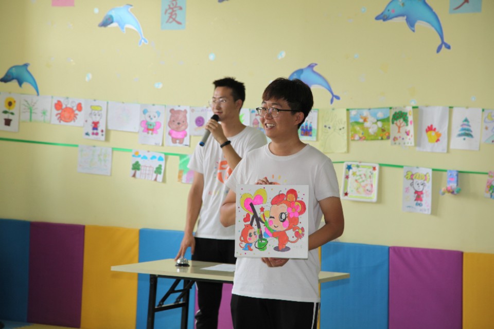“让爱筑梦，伴你成长”儿童画作公益拍卖主题活动在呼和浩特举行