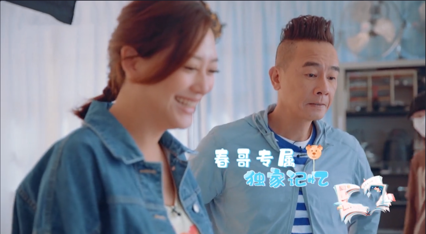 攝影小白陳小春為給應采兒、小小春、HOHO拍照，學習新技術