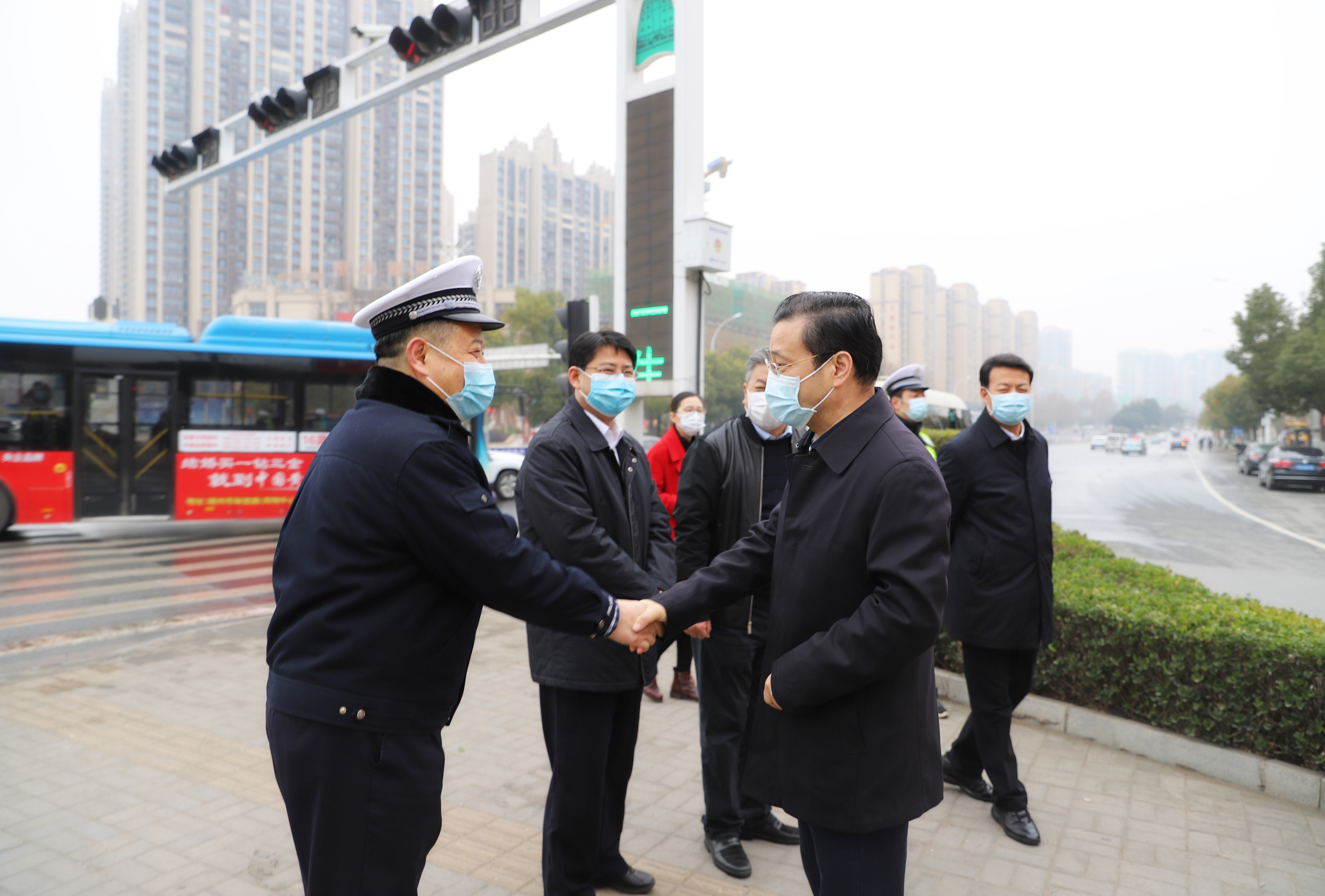 随州市委书记钱远坤春节前夕看望慰问一线公安民警市委书记,民警,市委,辅警,疫情