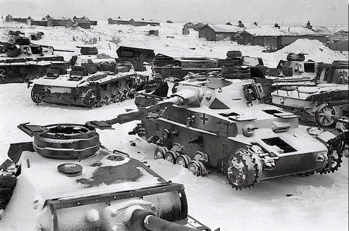 毛主席提前四个月判断斯大林格勒战役结局，《解放日报》成神预言