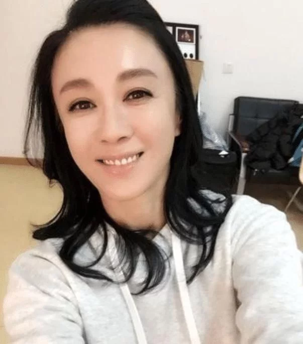 被誉为大陆第一美女，吸毒7年，身价过亿至今仍无人娶