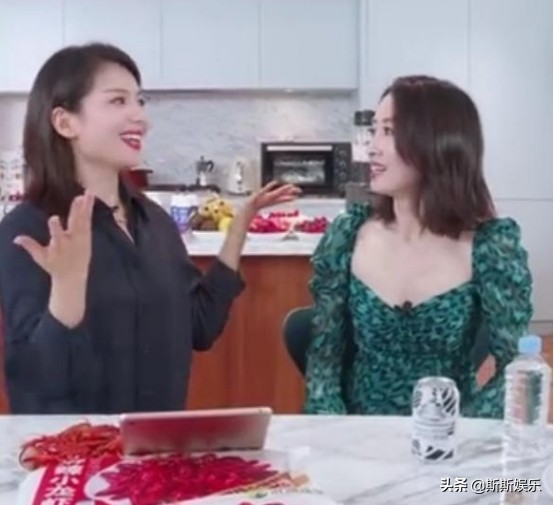 刘敏涛坐实姐圈一姐？分步骤解析女团舞台搞笑，刘涛秒变小迷妹