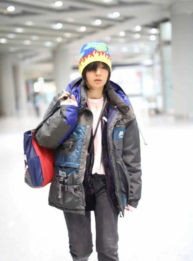 周笔畅素颜暗沉又消瘦，34岁打扮成大妈，让人觉