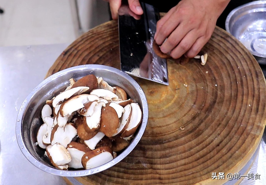圖片[3]-飯店的香菇肉片為啥好吃 原來腌制是關(guān)鍵 廚師長教你正確做法-起舞食譜網(wǎng)