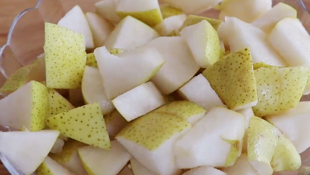 入秋后多吃点梨，2元一斤，加2盒牛奶，Q弹嫩滑，常吃对喉咙好