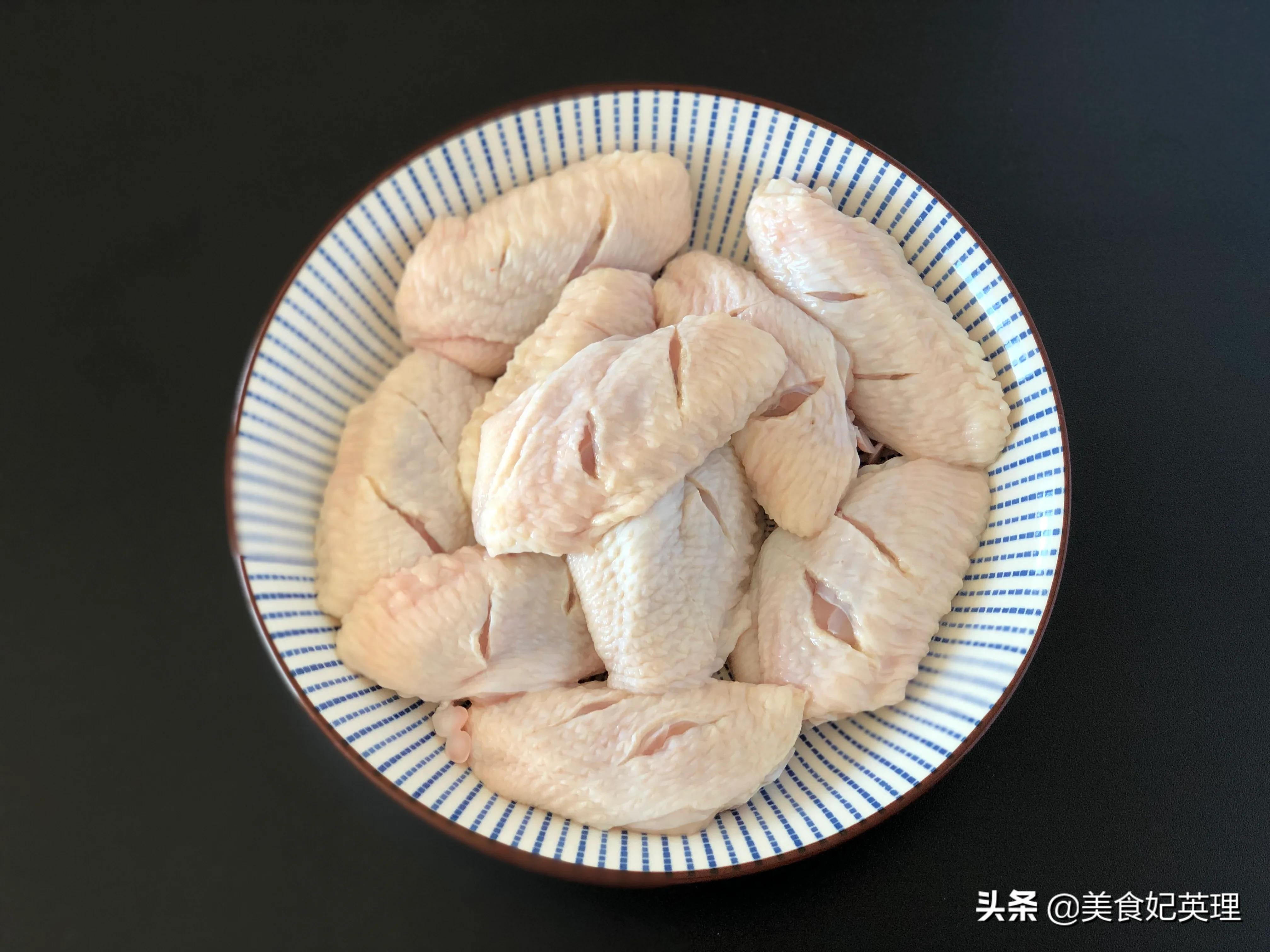 鸡翅这样做外皮酥脆掉渣，都是家常调料，学会了谁都是5星大厨