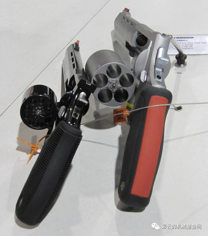 兼容手枪弹和霰弹的“判官”转轮手枪为何在美