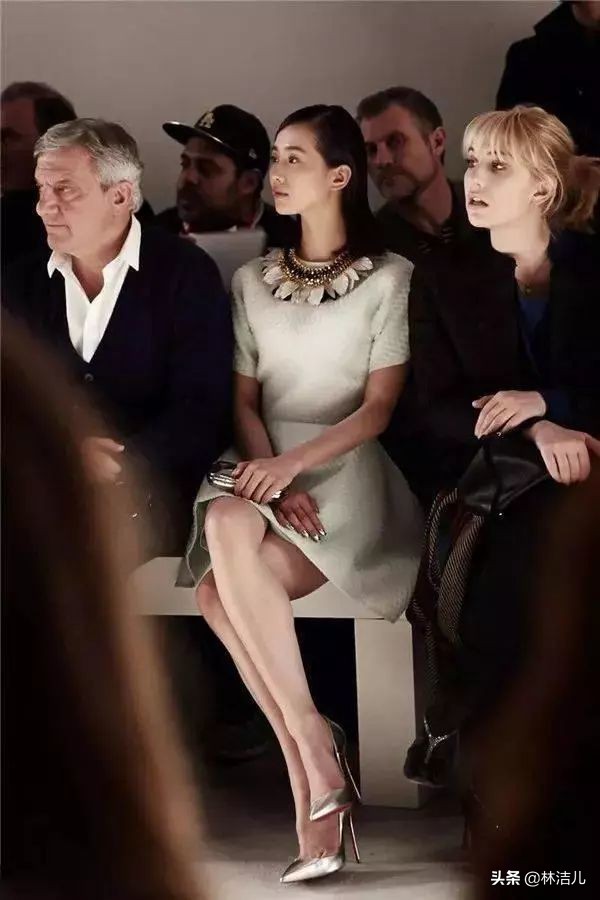 女明星合照这么有心机？刘诗诗、李小冉的抢镜