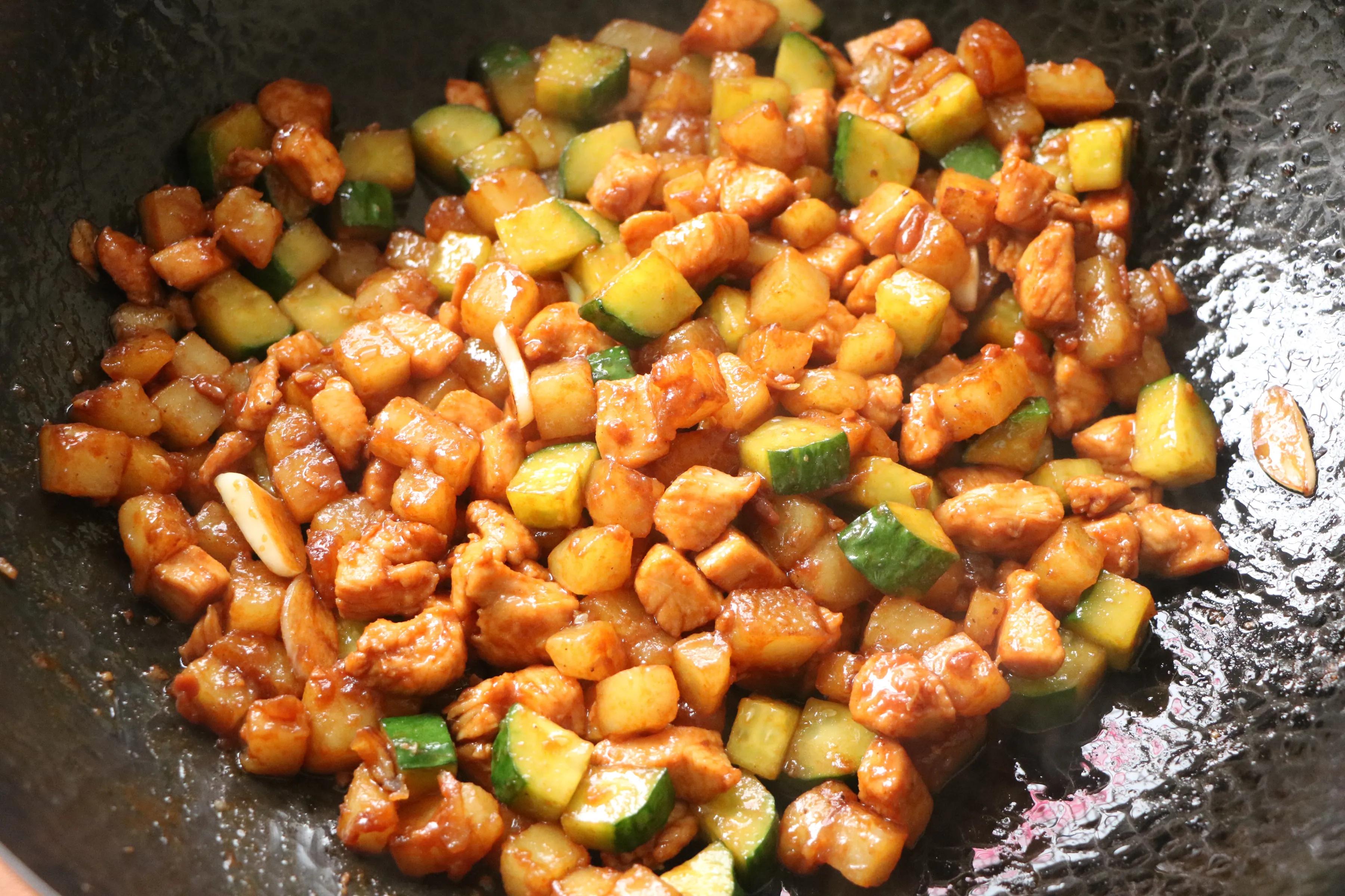 這3樣食材一起炒太下飯了，鮮香味美，低油低脂，2碗米飯不過癮