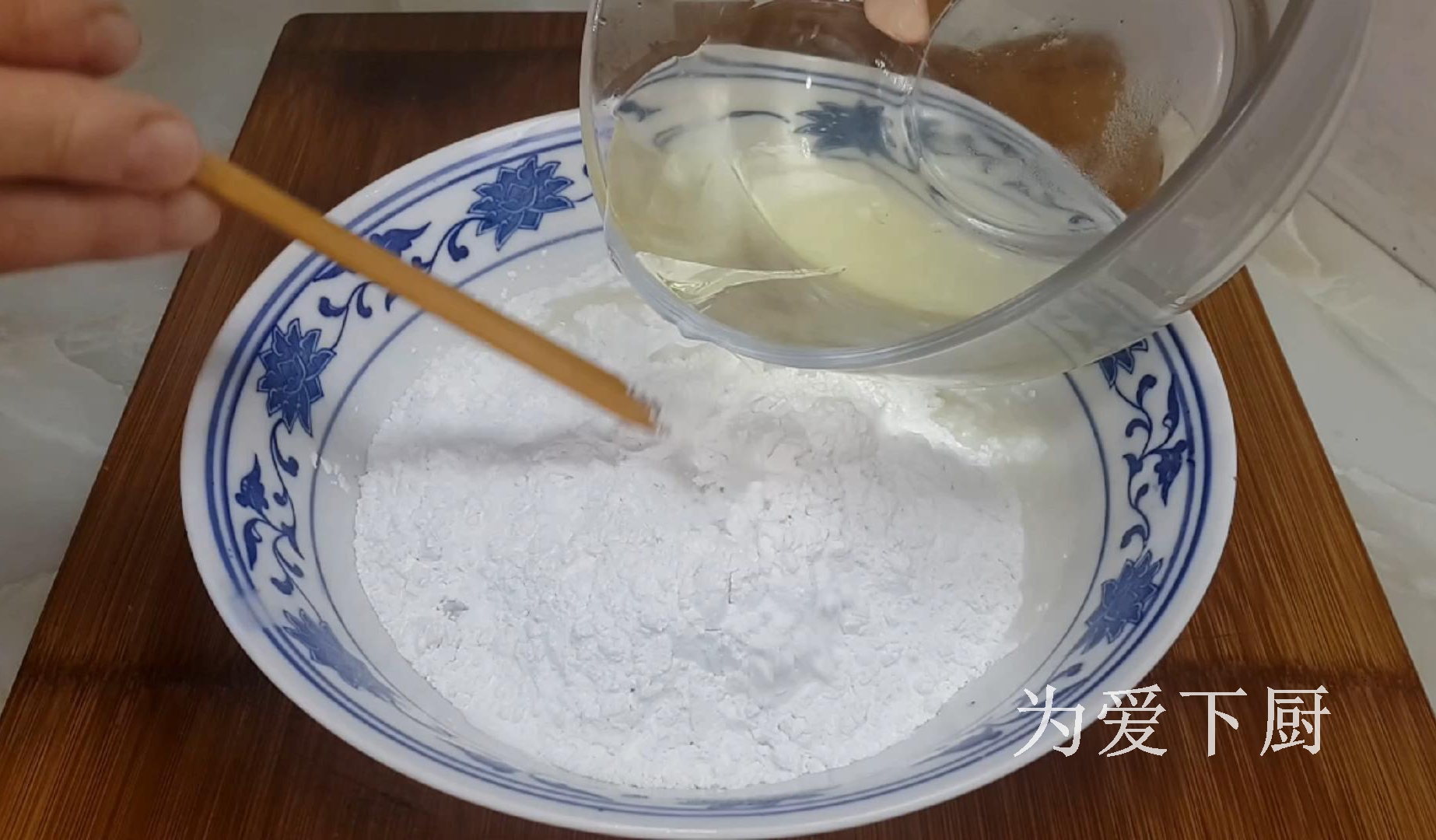 麻團這做法才最正確，掌握3個技巧，個個空心不炸鍋，比買的還香