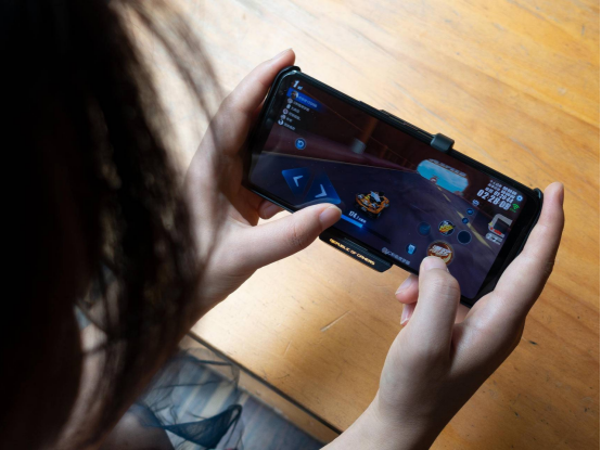 降噪耳机不选AirPods Pro，试试派美特这款，低延迟+双重主动降噪