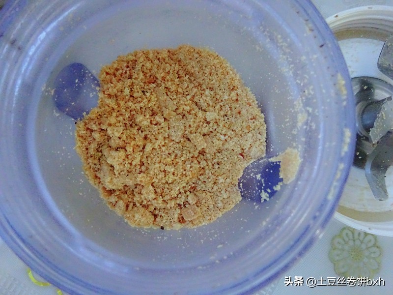 花生米的新吃法，用平底鍋做成小麵點，口口留香，老少都愛