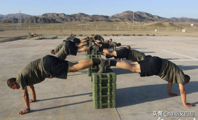 俯卧撑要做多少个才算及格？我军最高纪录，估