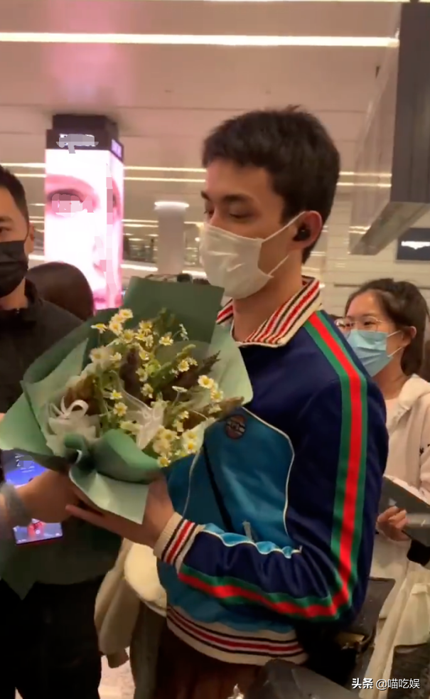 Really firm! The bamboo shoot that Wu Lei sends vermicelli made from bean starch is fried ate, did not forget: He returns gift of female vermicelli made from bean starch in public