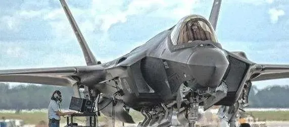 美军6艘航母出海，蓬佩奥要求：马杜罗放人，否