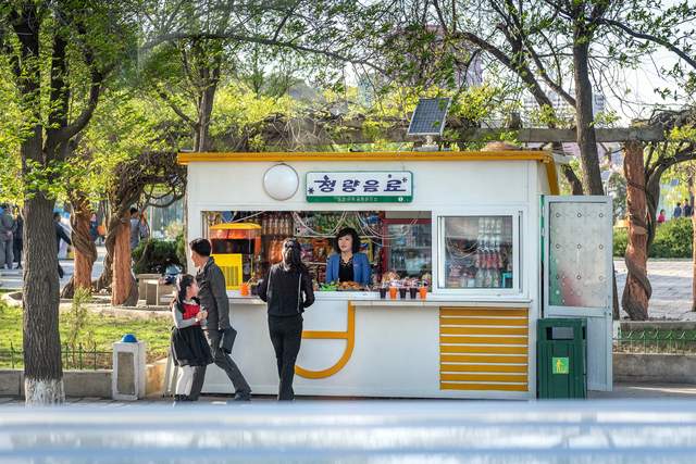 朝鲜人不买房也不买车，他们的钱用来干什么？