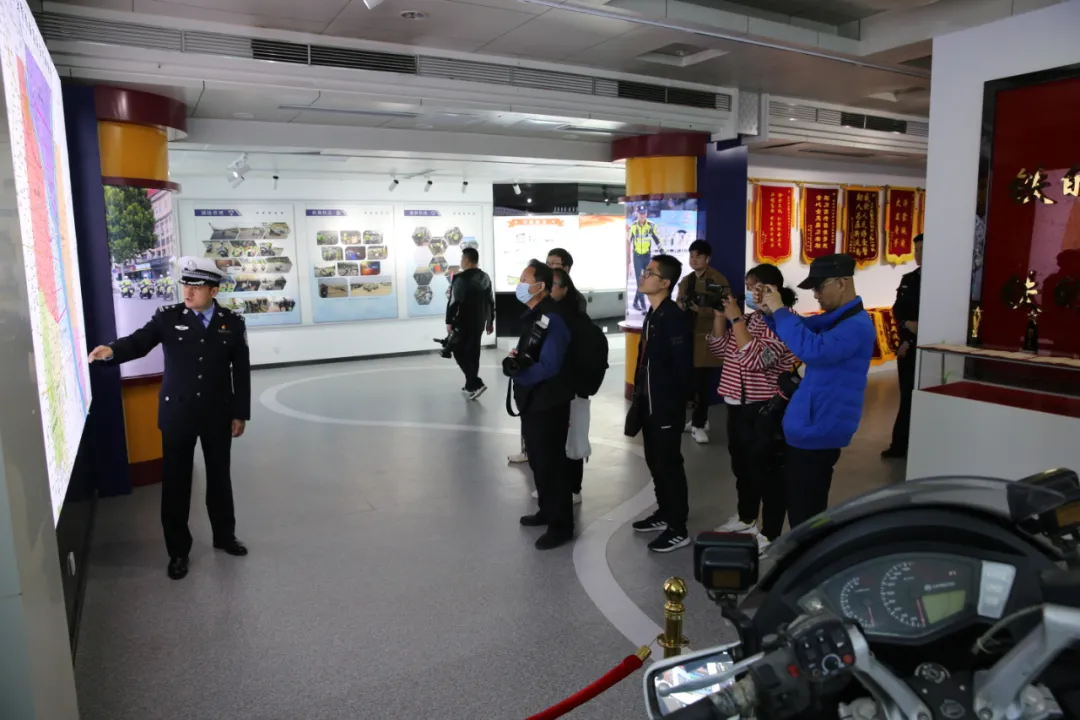 向党和人民报告——临沂交警铁骑大队举办警营开放日活动