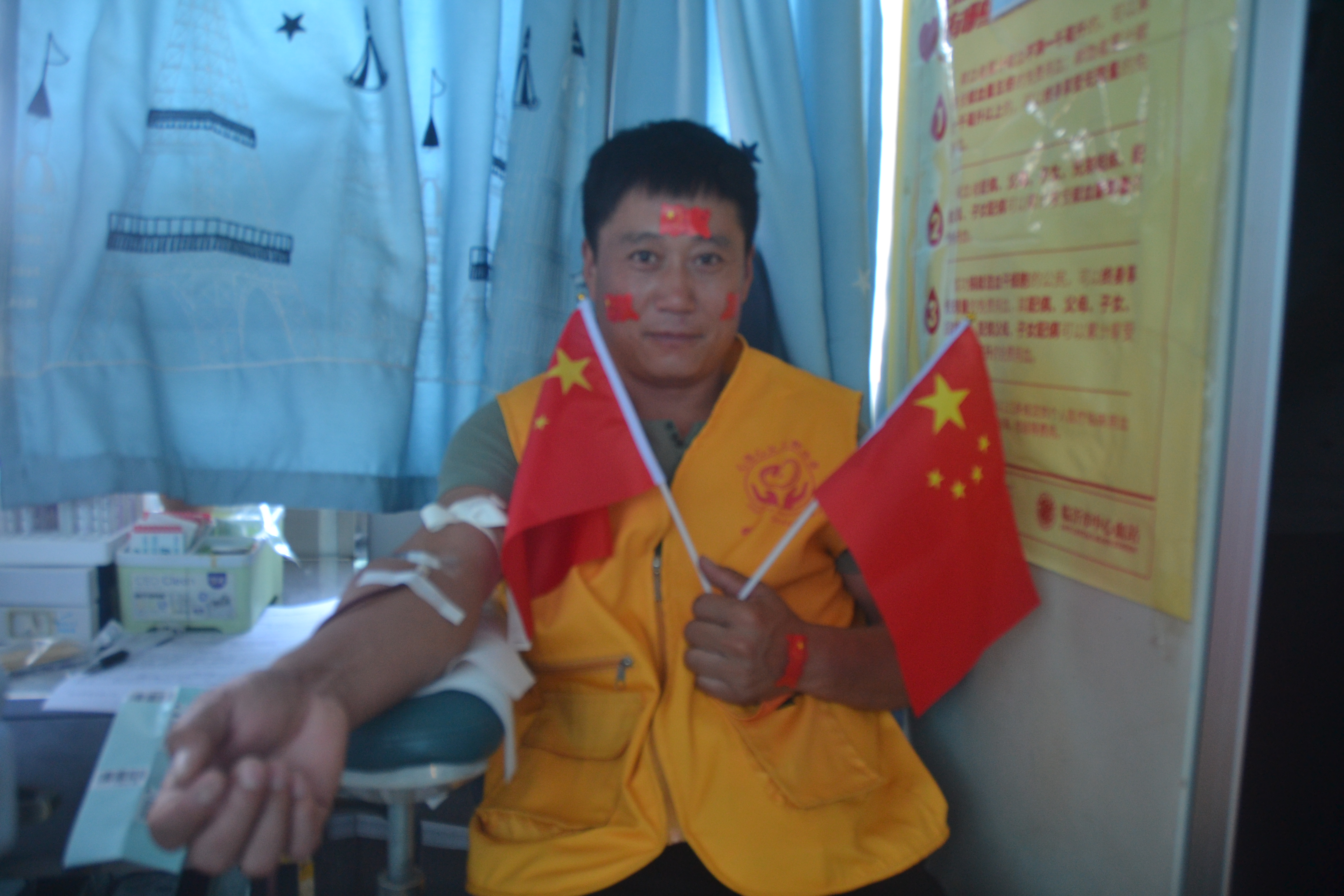 让血液把我们的心连接在一起 ----心连心献血纪实(图7)