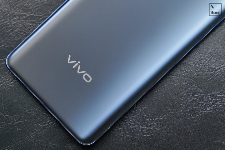 vivo X50 Pro+评测：超大杯的vivo手机,用上了尺寸最大的三星相机