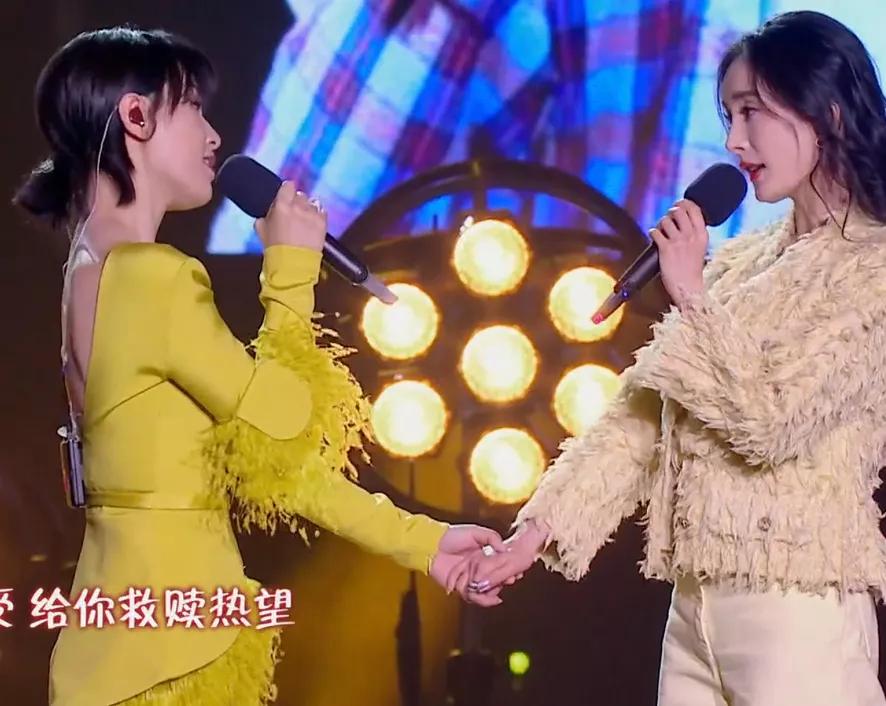 跨年女星集体得罪化妆师，杨幂被嘲像鹦鹉，热