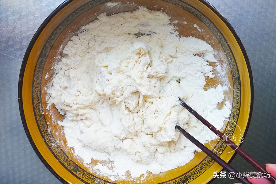 图片[4]-花卷别蒸了 教你懒人做法 不发面不拧面 10分钟出锅 柔软层多-起舞食谱网