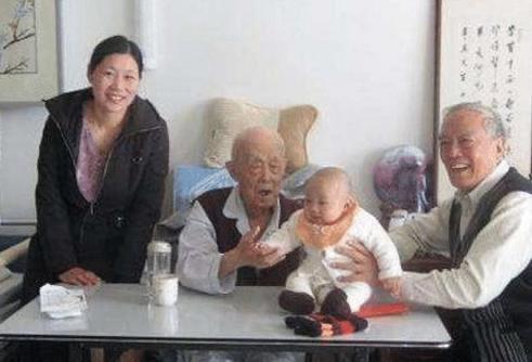 30岁保姆因仰慕70岁雇主，不顾一切要跟雇主结婚