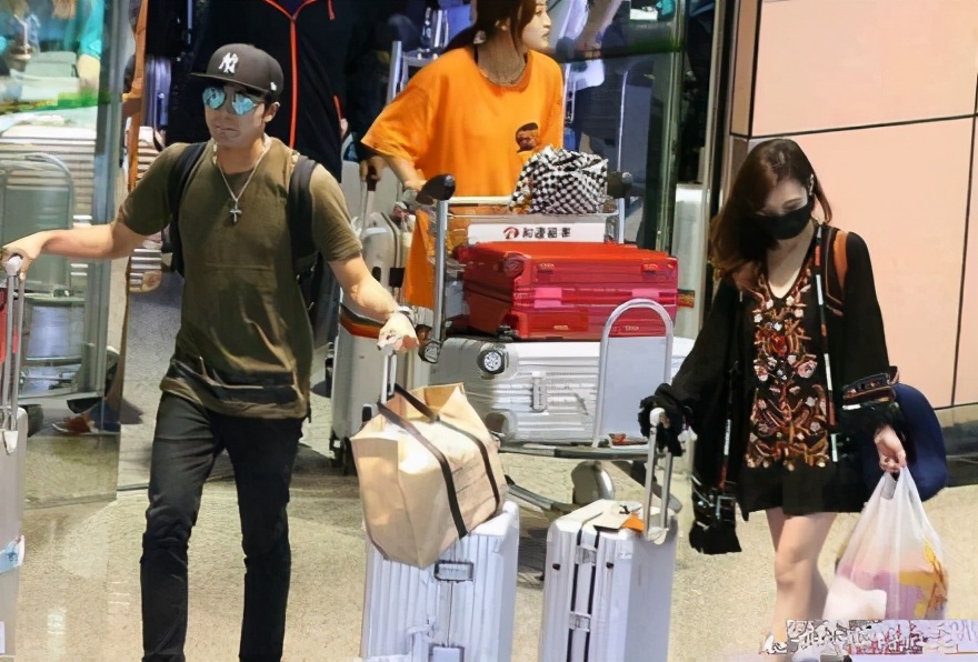 贺军翔不想要处女座宝宝，太太提前剖腹诞下“狮子”小女儿