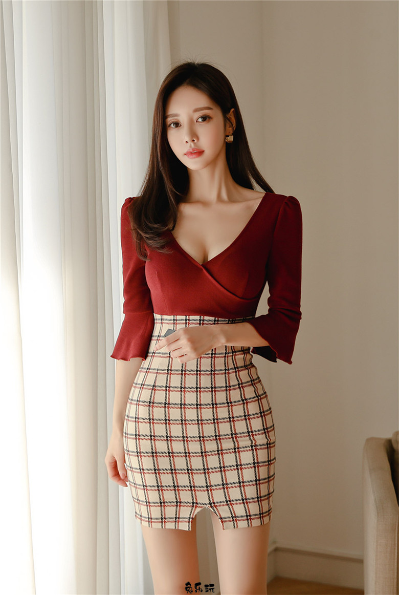 孙允珠:赤霞珠红酒愠色扇叶蝶形衣裙