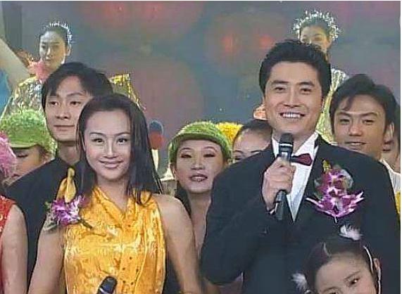 央视前一姐曹颖：为爱隐退娱乐圈，产后却得抑郁症，今现状如何？