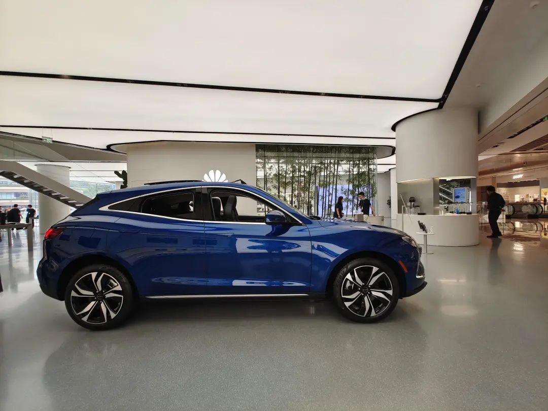 它空间不如理想ONE，但它百公里加速4.7秒，只卖25万！