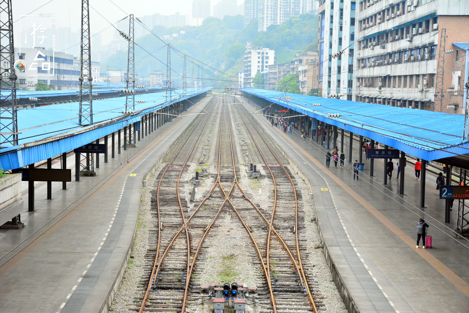 重庆菜园坝站的“绿皮公交”，2块钱登上5612，10分钟抵达黄桷坪