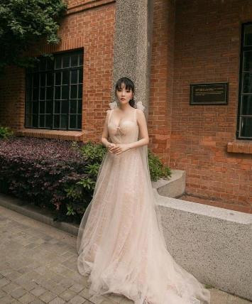 有种撩人叫徐冬冬, 大胆挑战“香槟液体”礼服