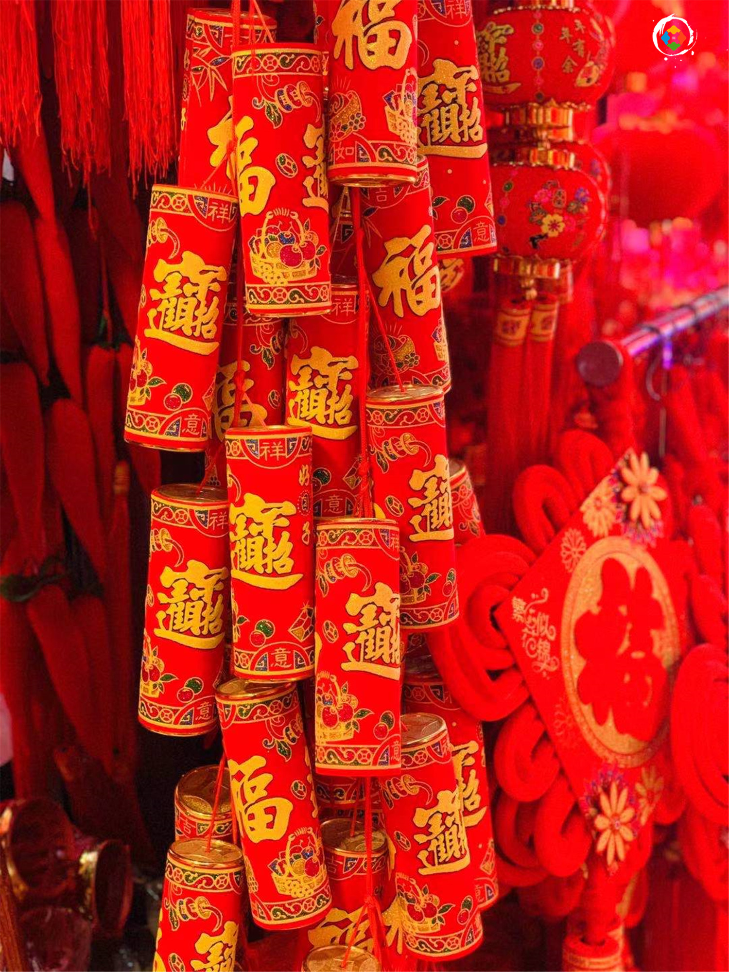 重庆主城没有年味儿？大红灯笼挂满天，朝天门批发市场热闹极了