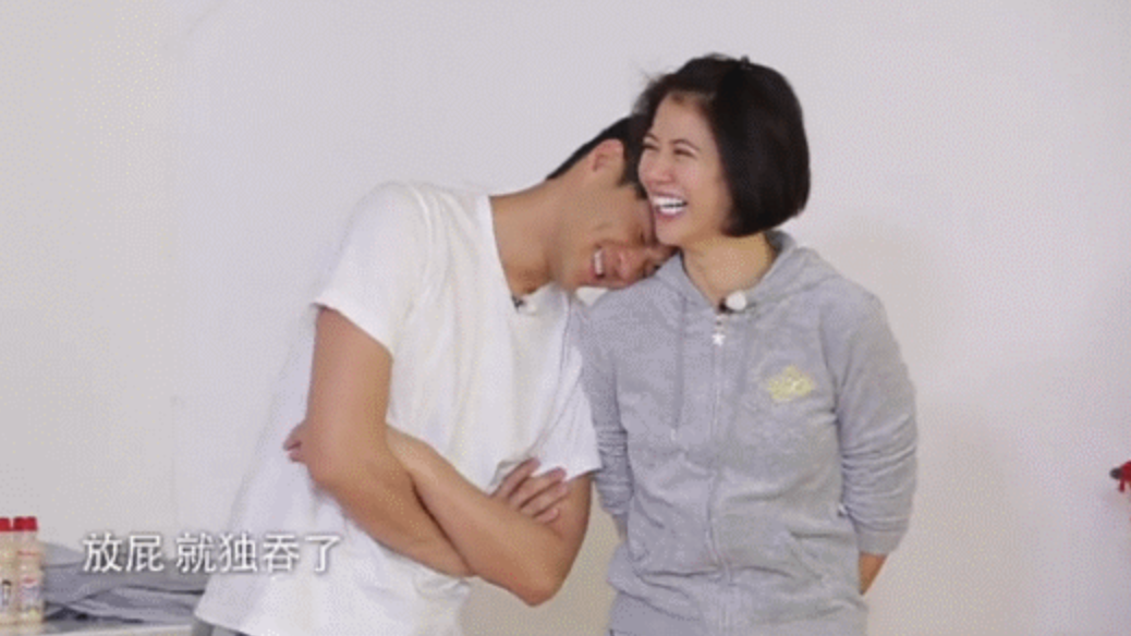 张智霖为袁咏仪庆生，甜喊“美女”祝其美貌如花，自己赚钱养家