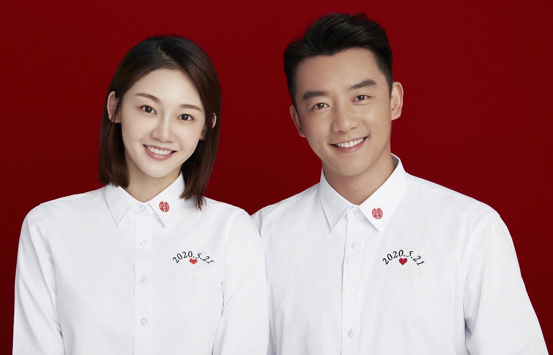 郑恺和女友苗苗宣布“结婚”喜讯，二人“大秀”恩爱结婚证件照