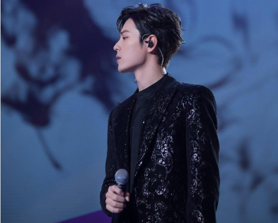 重蹈肖战覆辙？王俊凯“教师粉”带学生录视频