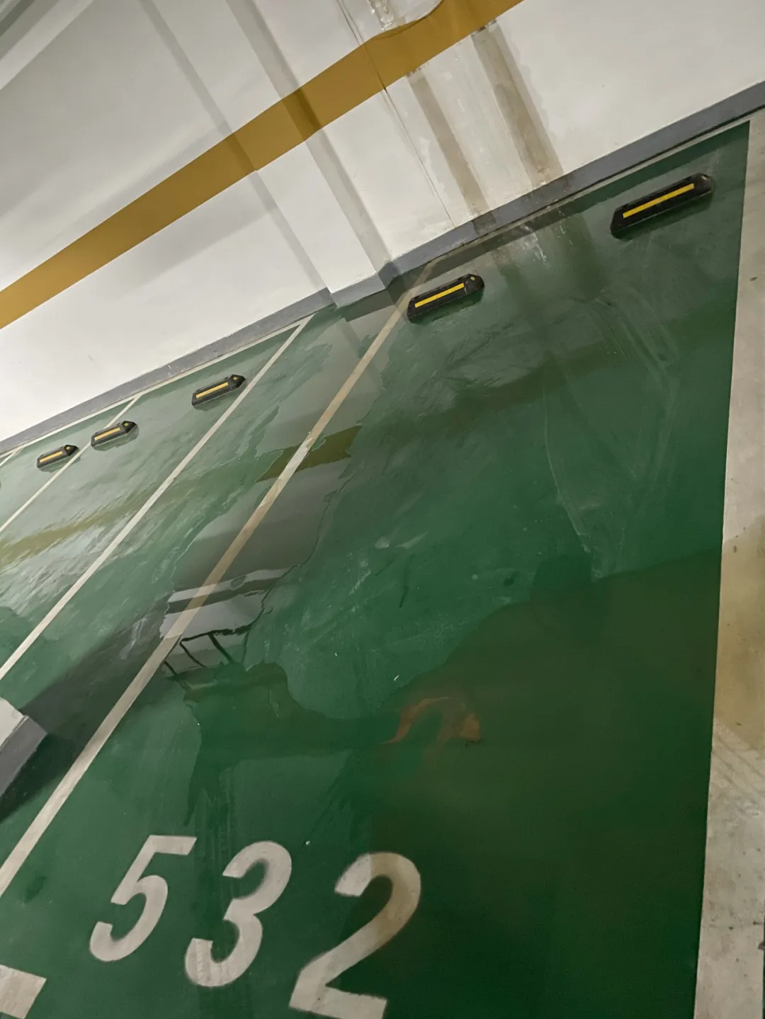 楼顶渗水!车库变成“水库”!福州一小区被曝光!业主损失惨重