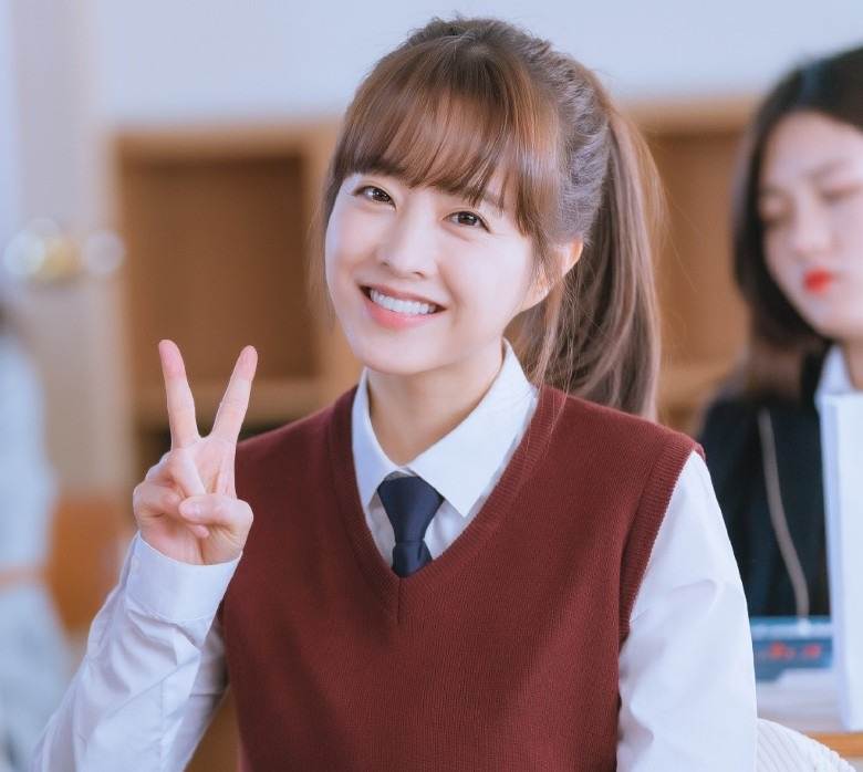 16歲合作李敏鎬，出道15年稚氣未減，31歲樸寶英憑學生裝扮獲贊