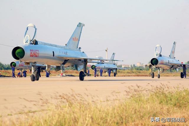 被誉为“空中美男子”的我国歼8战机，到底是一