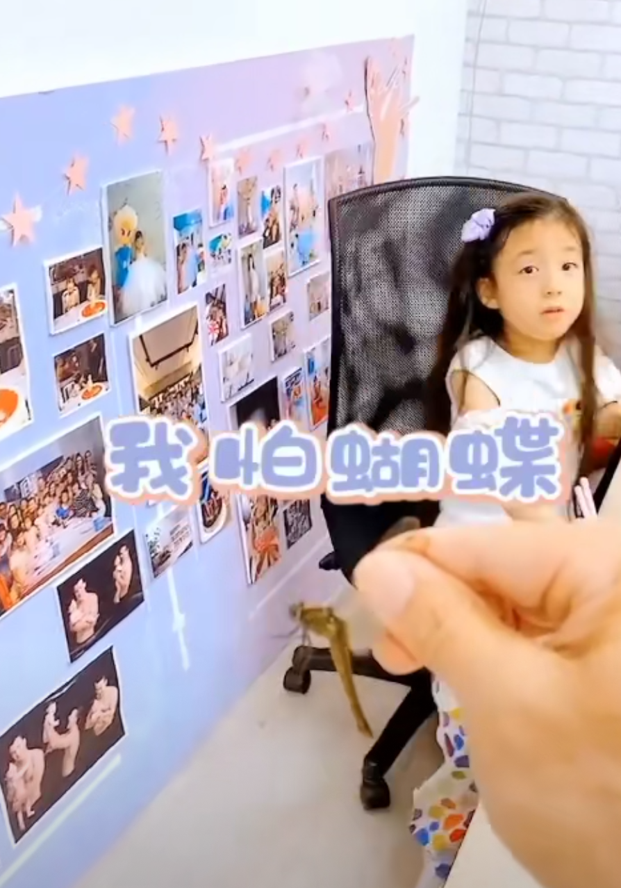 刘畊宏用蜻蜓逗女儿，小泡芙害怕直摇头，长发飘飘颜值高