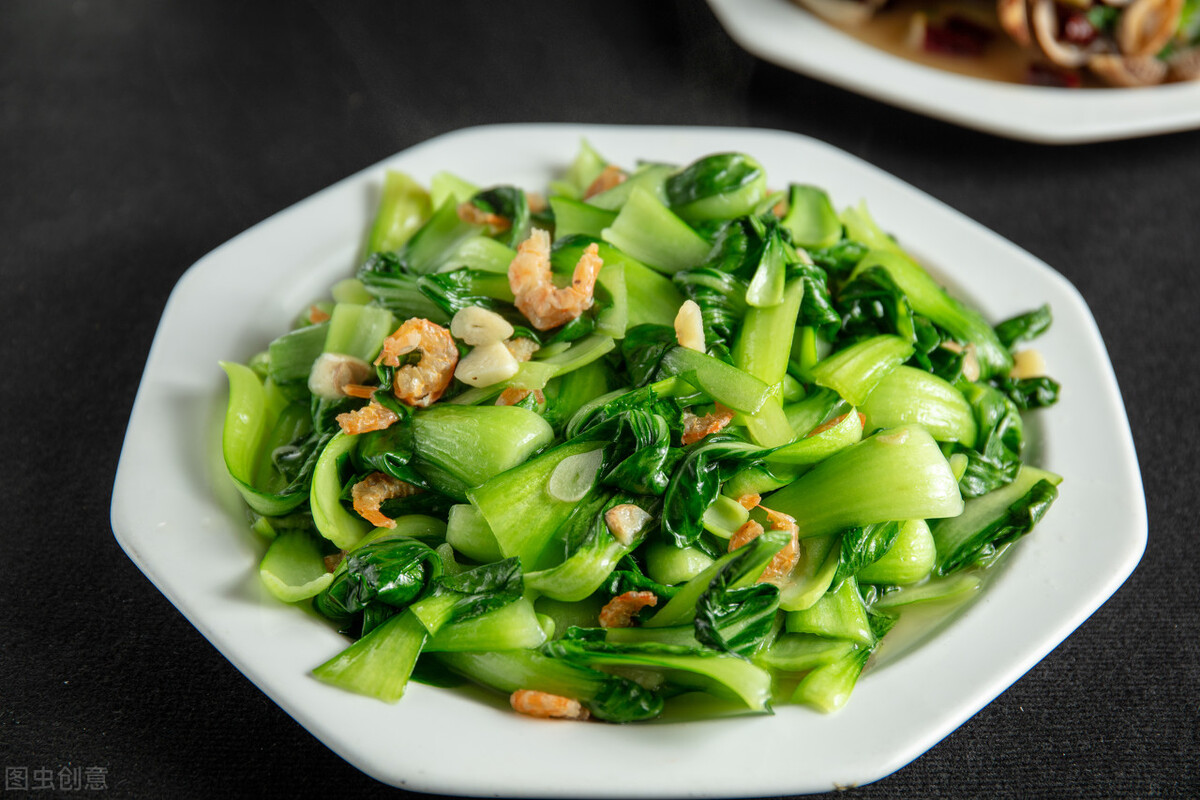 Stirfry green leafy vegetables, you can't just put them in the pot