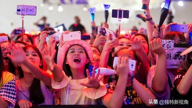 饭圈文化太可怕！继肖战后，又一明星粉丝拉学生参与应援