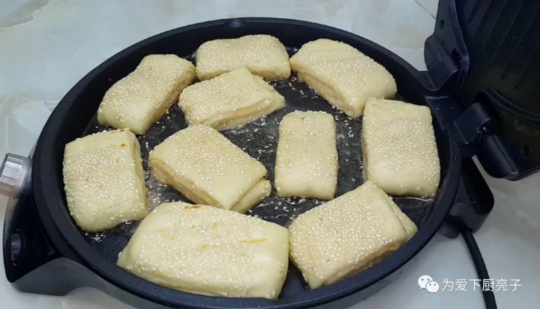 千層小糖餅做法，全程不用燙麵，鬆軟香甜又解饞，沒烤箱也能成功