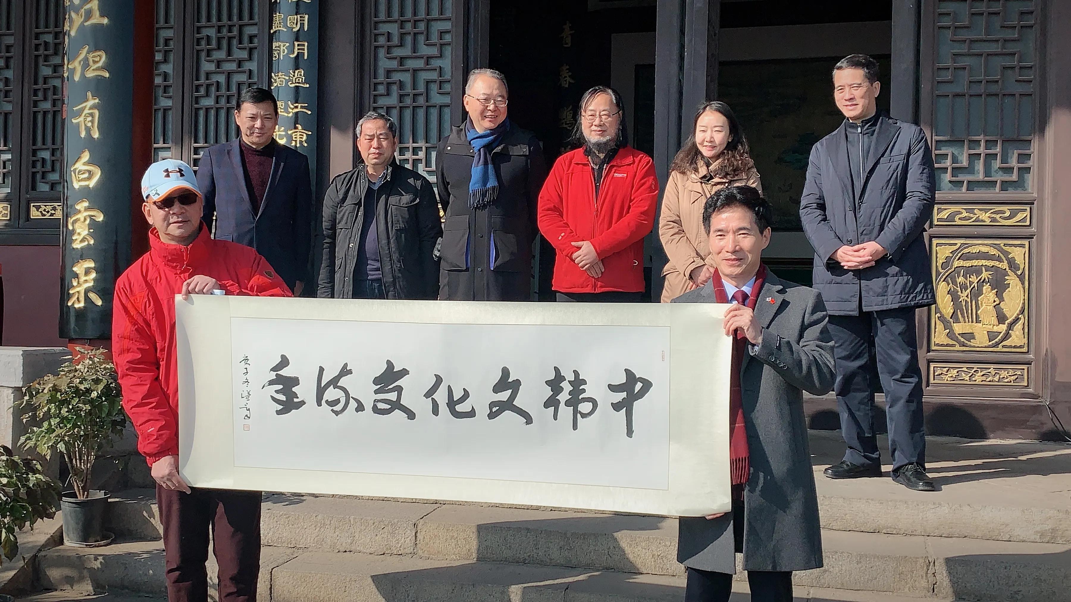 《江山如此多嬌—周漢章書畫攝影藝術(shù)展》武漢晴川閣開展
