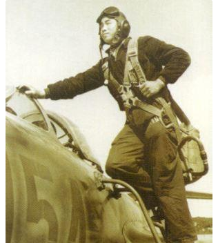 美军王牌飞行员被19岁志愿军击落，被俘后越狱，还假扮苏军偷飞机