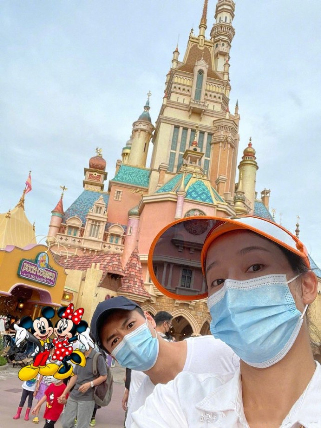 杨怡罗仲谦互庆生日，晒一家三口温馨日常，1岁女儿颜值高像爸爸