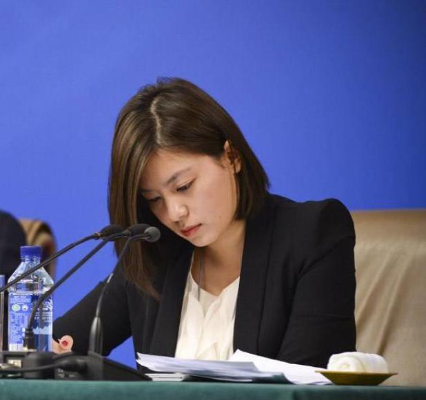 "The most beautiful translator" Zhang Jing, relying on her strength to