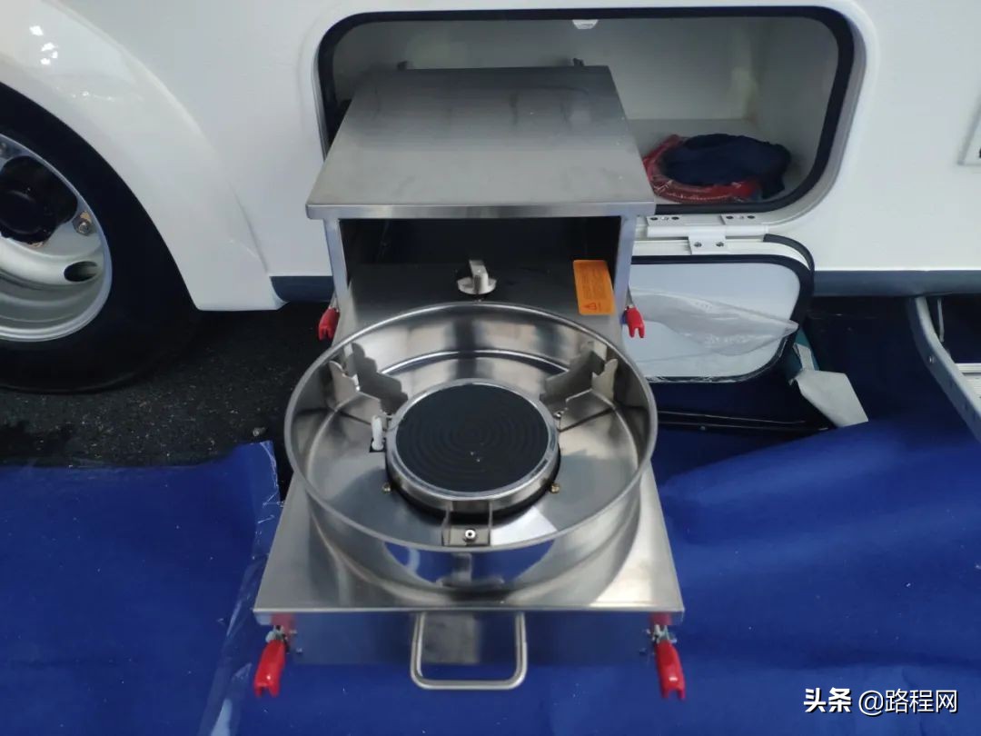 �׿���Ῠ�������ߣ�320L��ˮ�� �Ĵ�������31.8W��