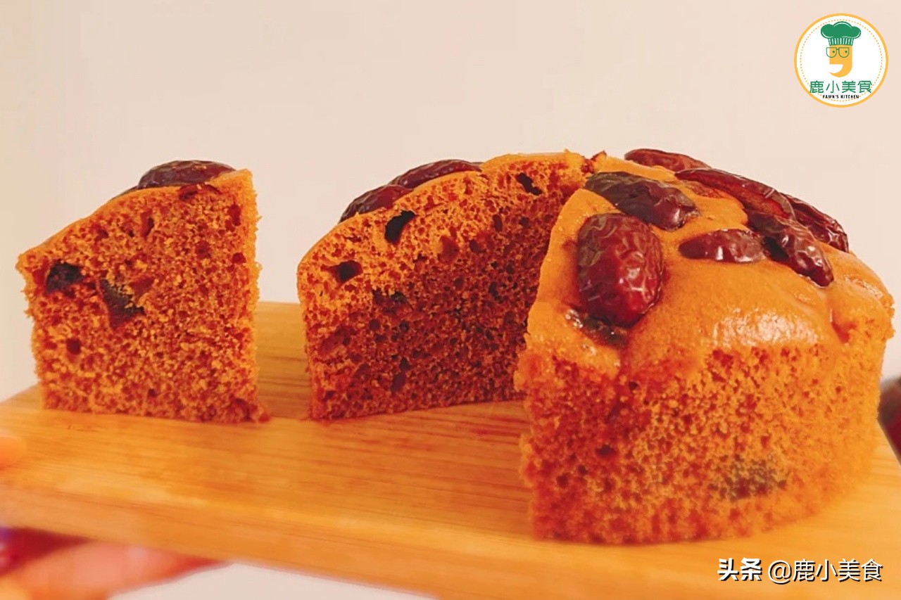 鬆軟香甜的紅糖發糕，不用揉麵，比饅頭還簡單，孩子隔天吵著要吃