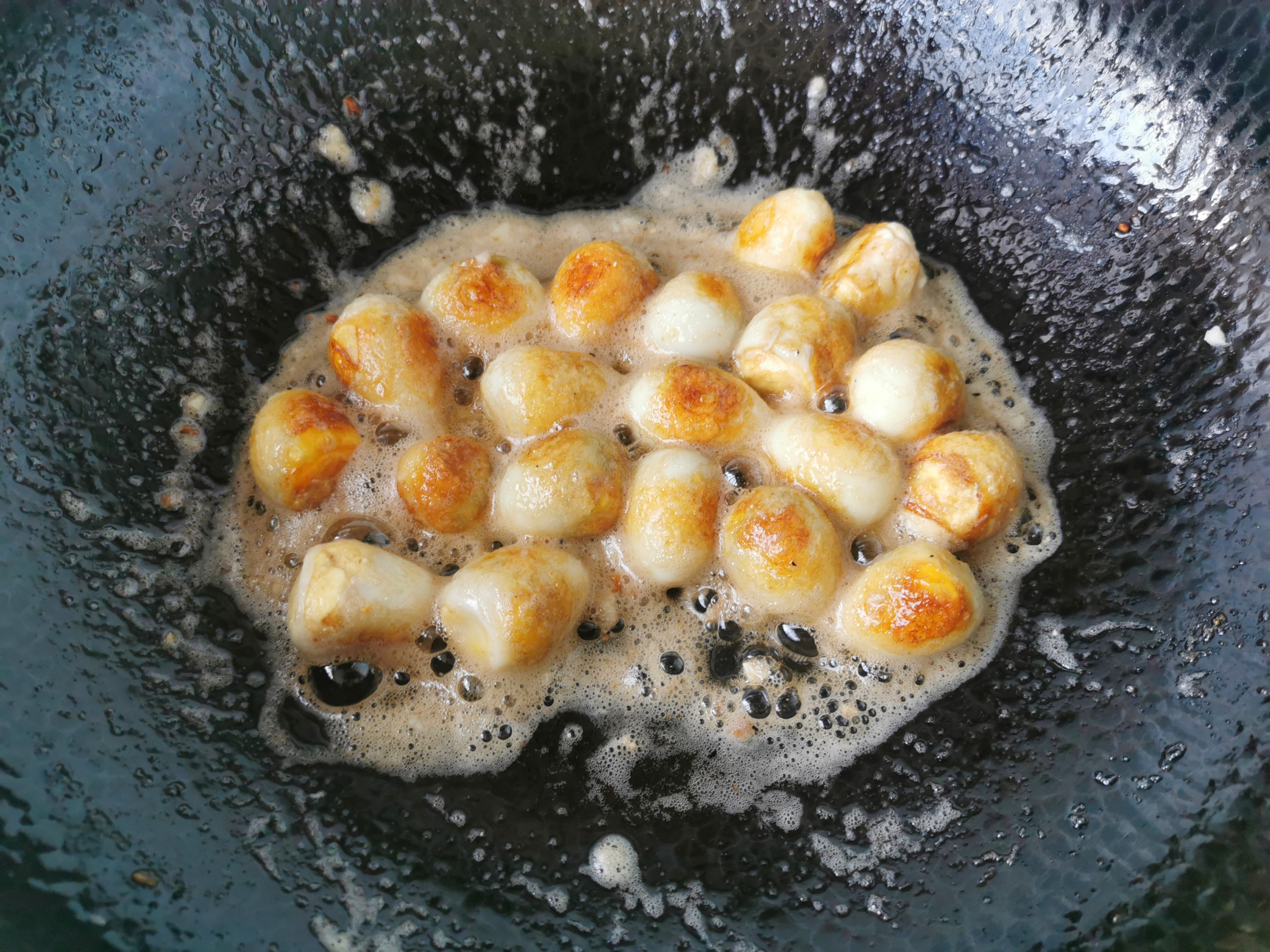 鹌鹑蛋扔进锅里，不加水，不放啤酒，鲜香入味，比鸡蛋更有营养